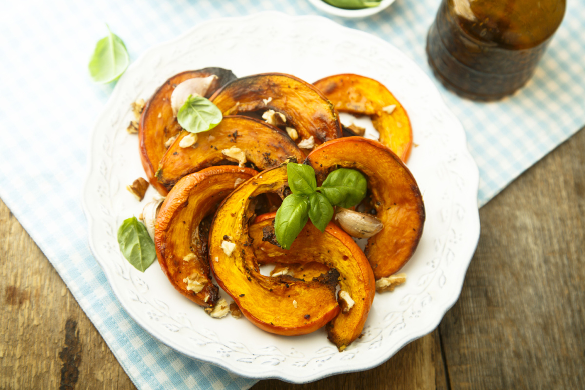 Gebackener Kürbis mit Knoblauch für Herbst