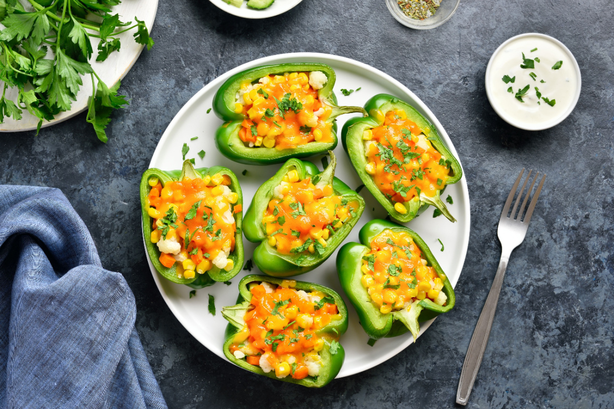 Vegetarischer Genuss: Gefüllte Paprika mit Gemüse und Käse