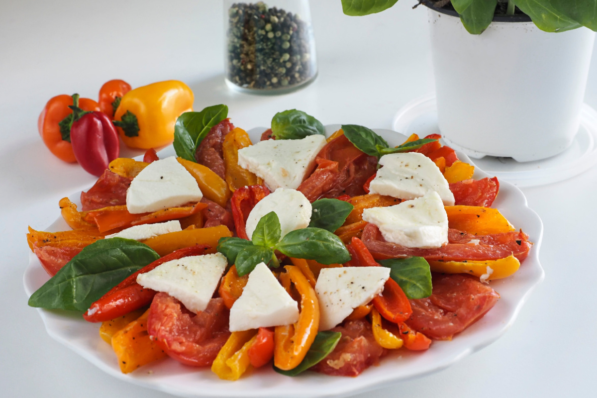 Gegrillte Paprika mit Feta und Basilikumpesto