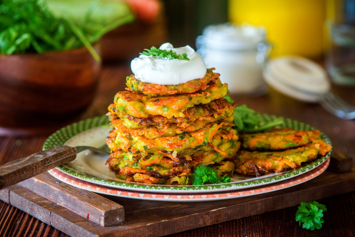 Knackige Gemüsepuffer aus Zucchini und Karotten