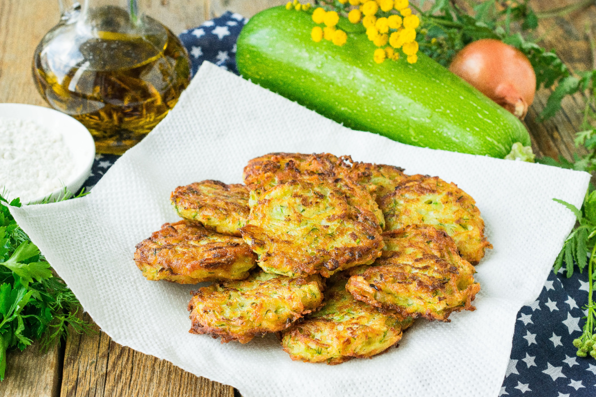 Knusprig saftige Gemüsepuffer aus Zucchini und Kartoffeln