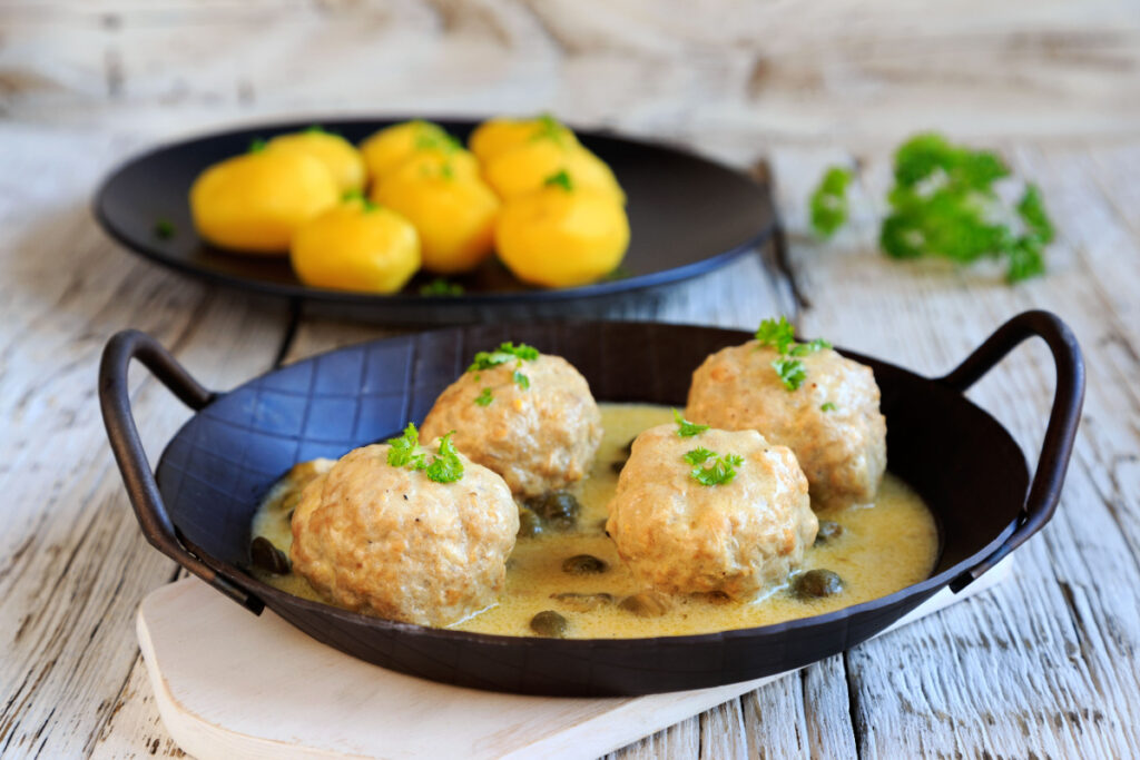 Königsberger Klopse mit Kapernsauce und Kartoffeln