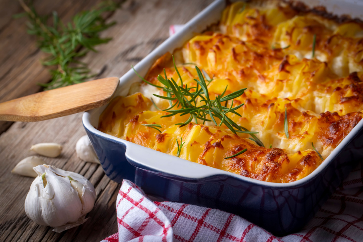 Köstliches Kartoffelgratin mit Sahne und Käse