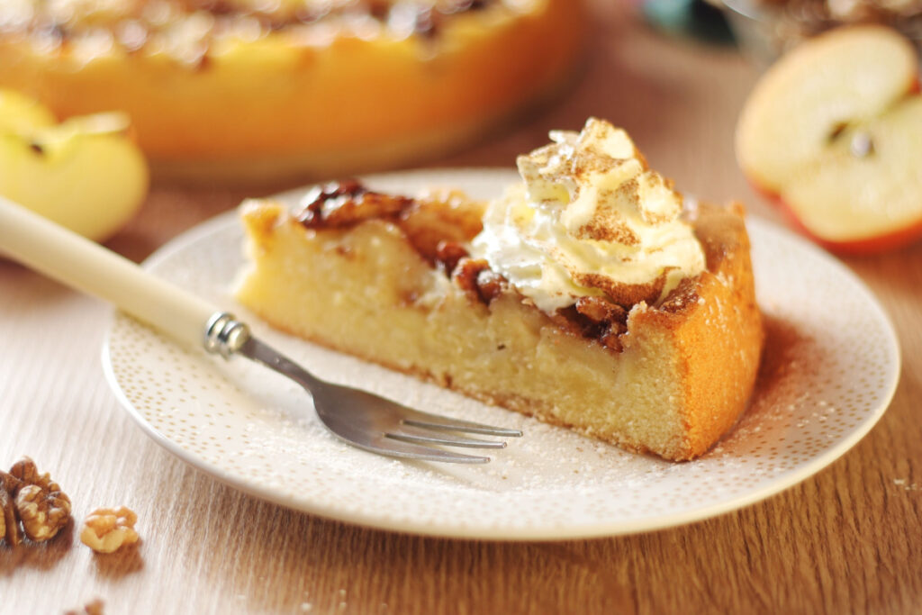 Saftiger Apfelkuchen mit Walnüssen