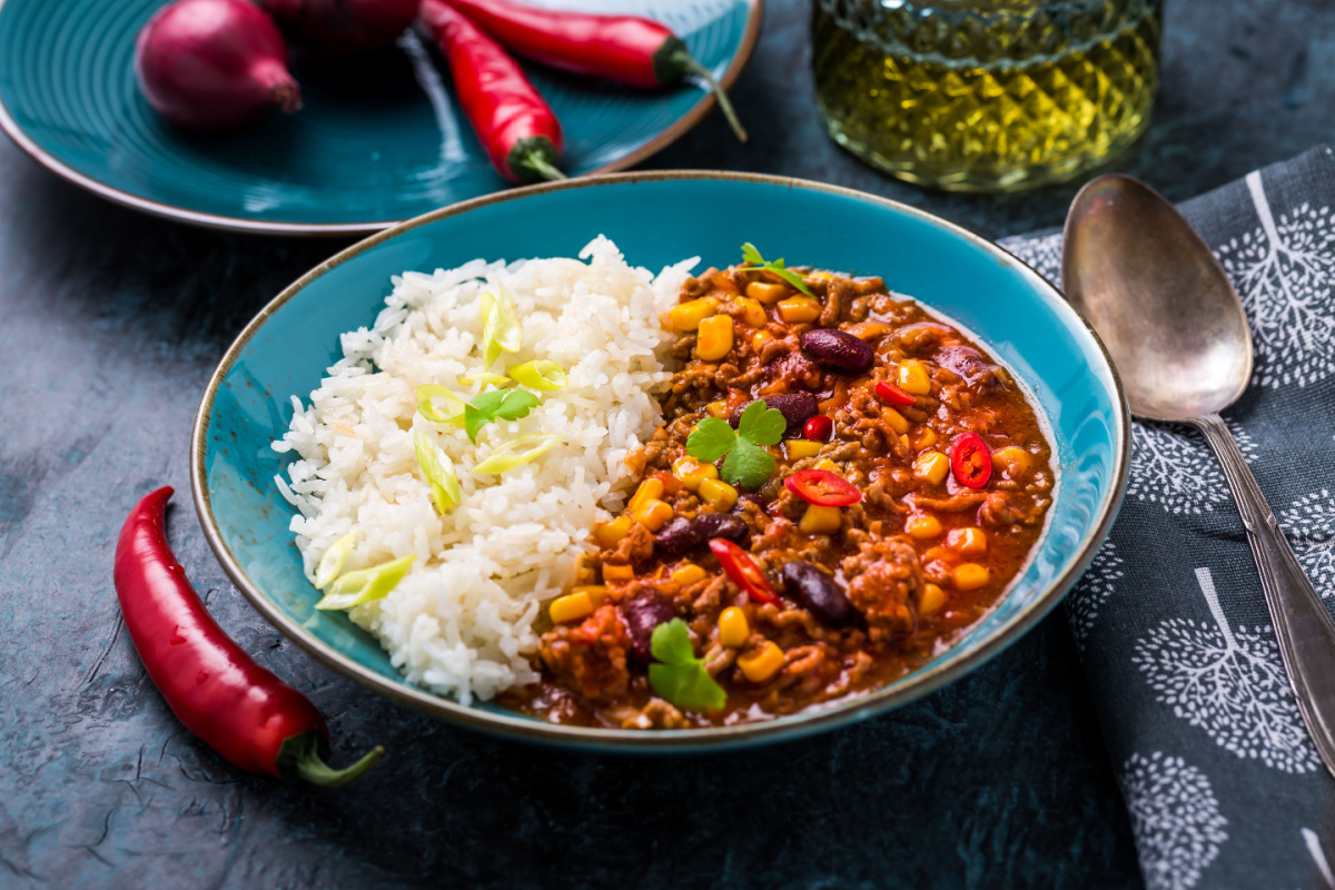 Scharfer Genuss: Chili con Carne mit Reis für wahre Liebhaber