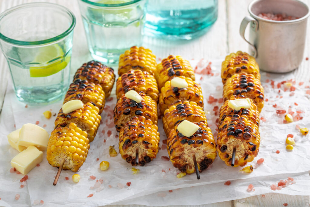 Würzig gegrillte Maiskolben mit Raucharoma