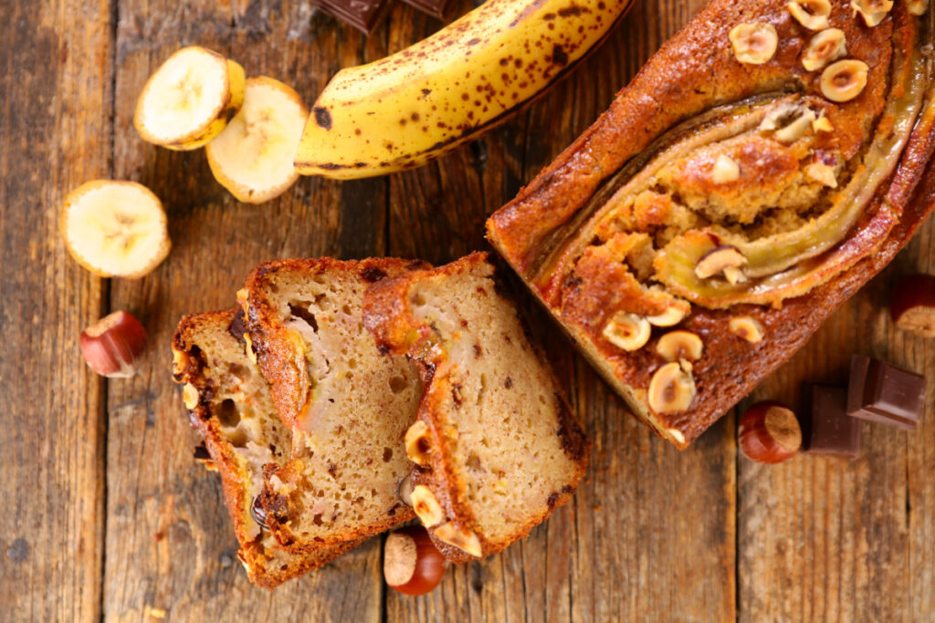 Bananenbrot mit knackigen Haselnüssen