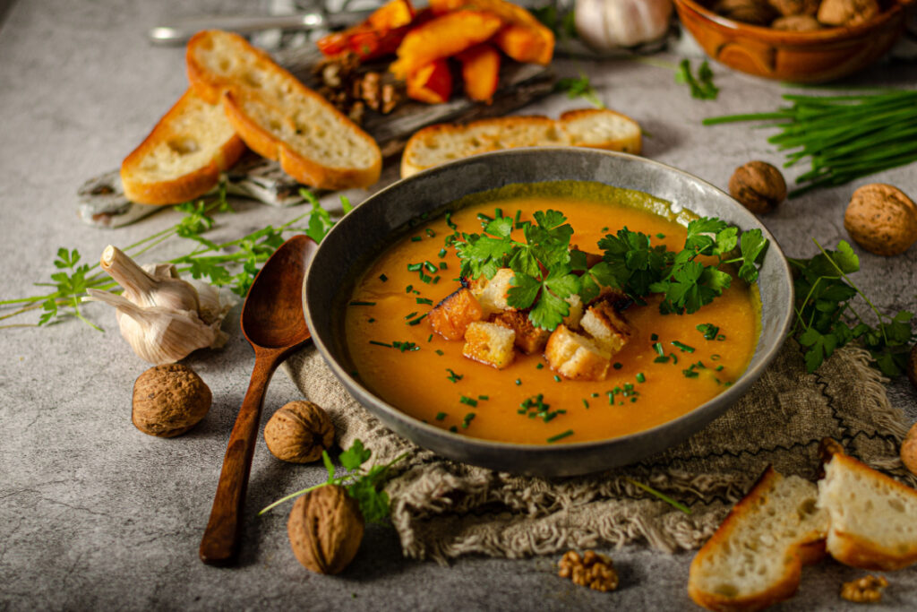 Cremige Kürbissuppe mit Croutons