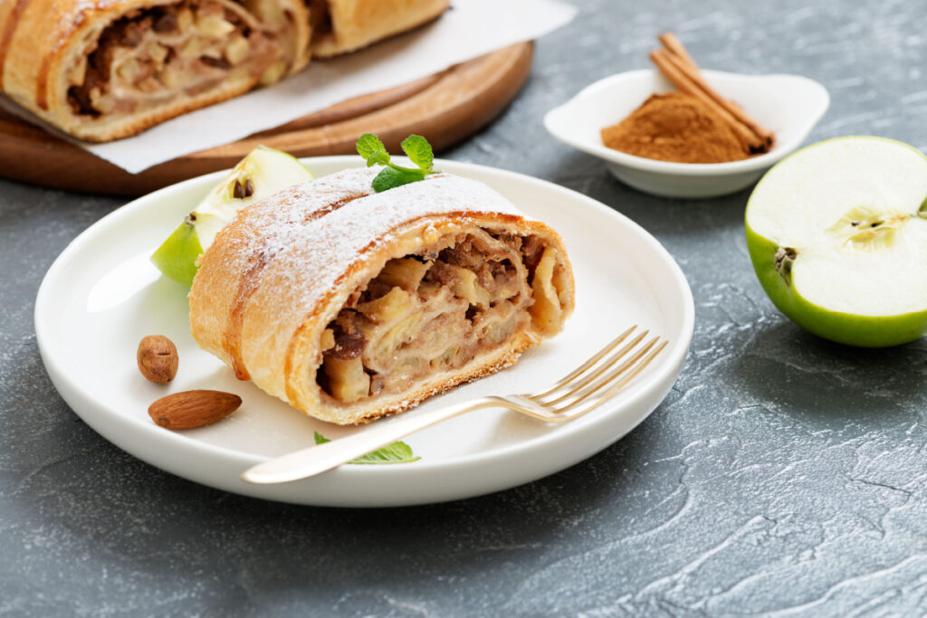 Der perfekte Apfelstrudel mit Mandeln und Zimt