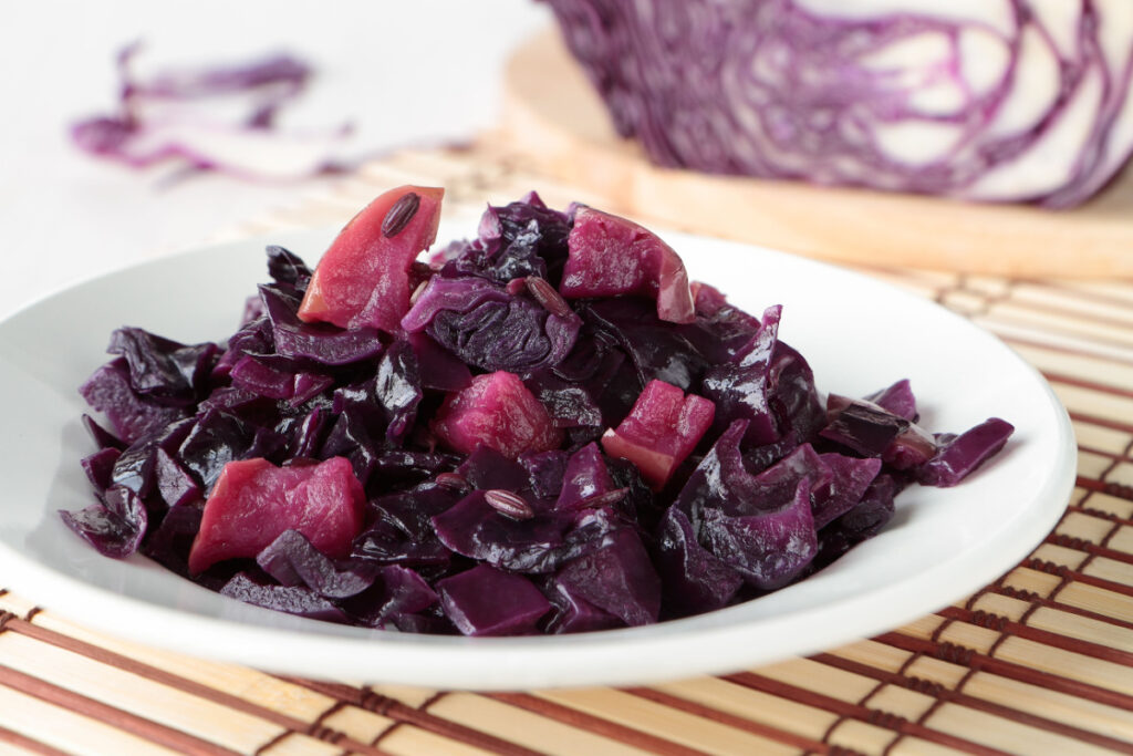 Festliche Beilage Rotkohl mit Apfel