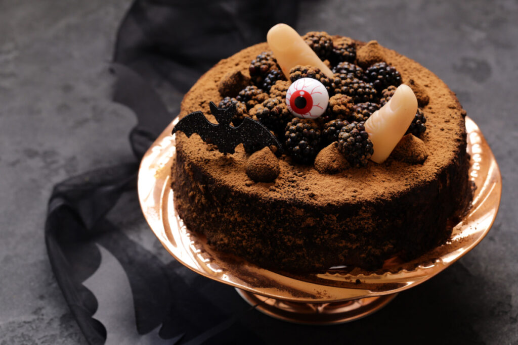 Gruseliger Halloweenkuchen mit Schokolade
