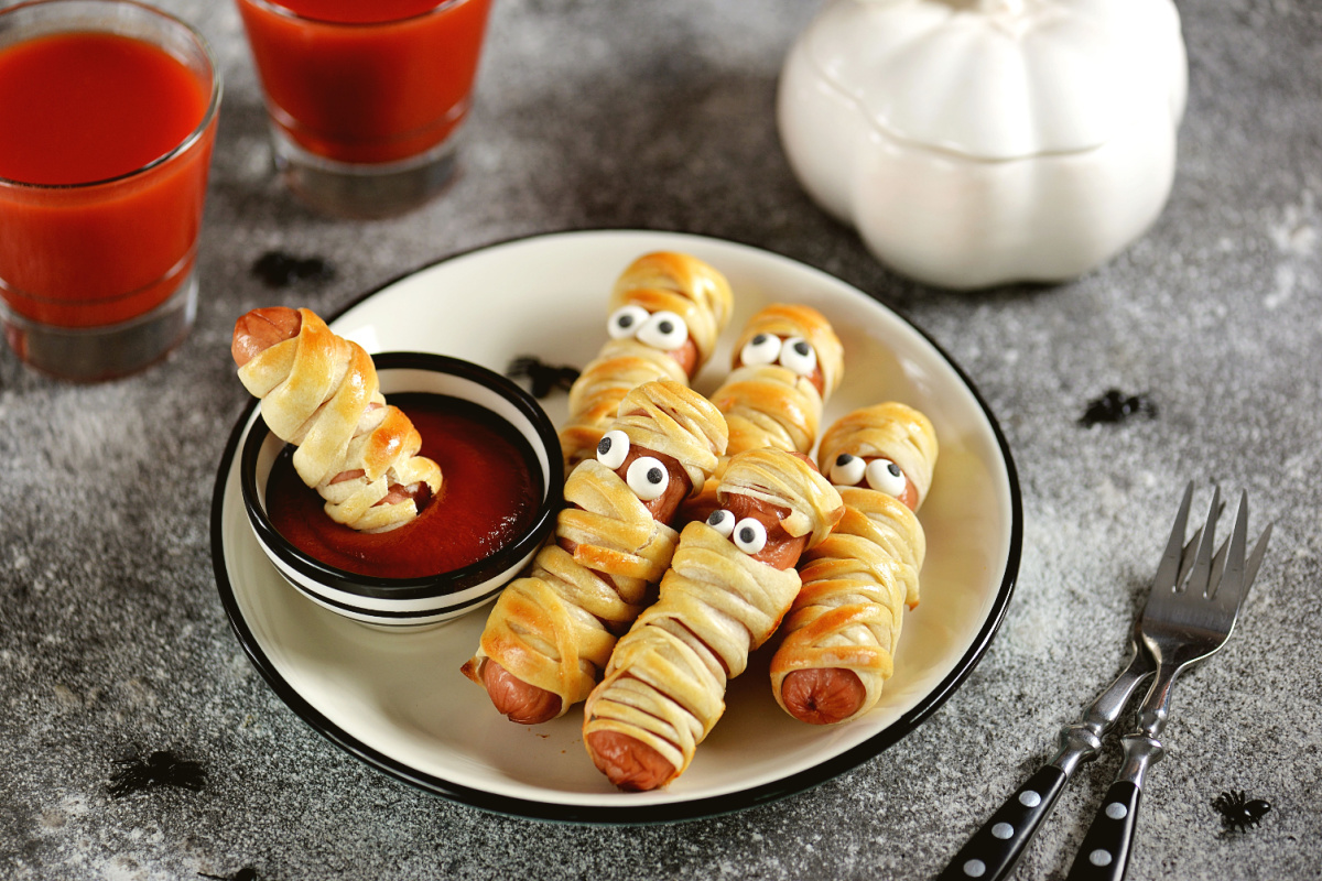 Halloween Mumien-Würstchen mit selbstgemachten Teig