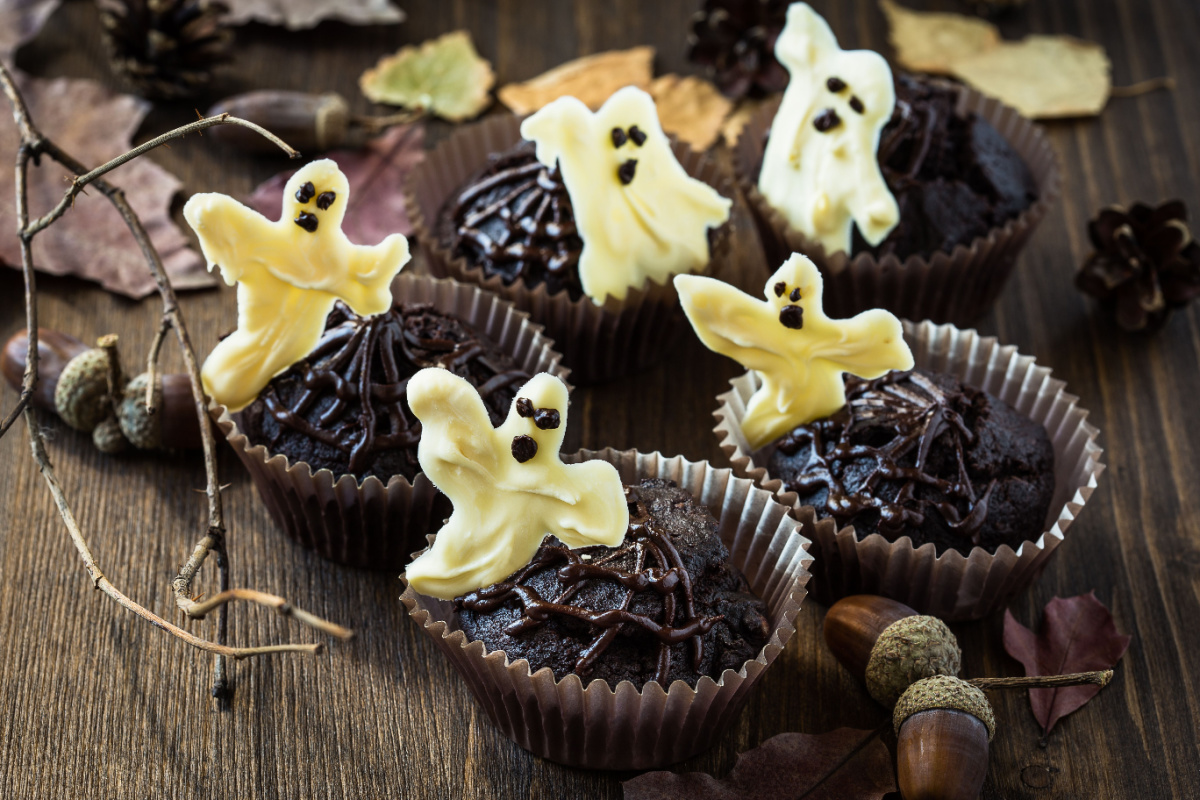 Halloweenmuffins mit Schokolade für Buffet