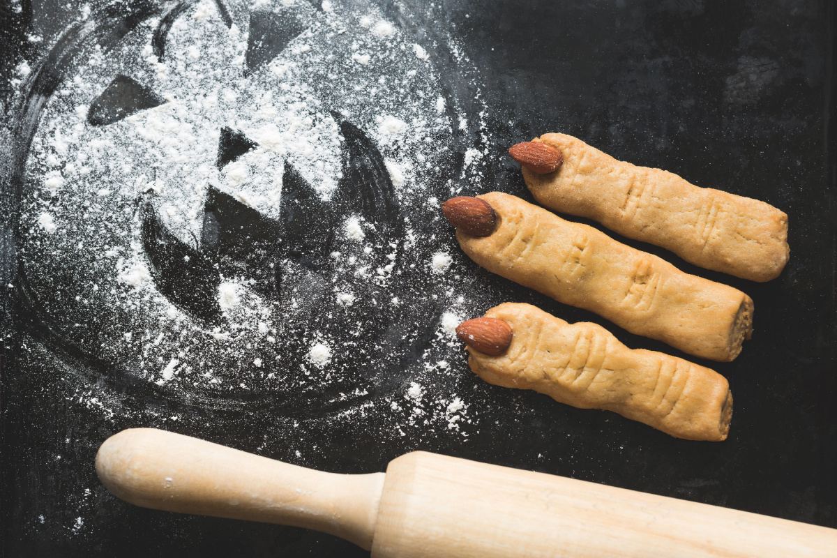 Hexenfinger mit Mandeln zum Halloween backen