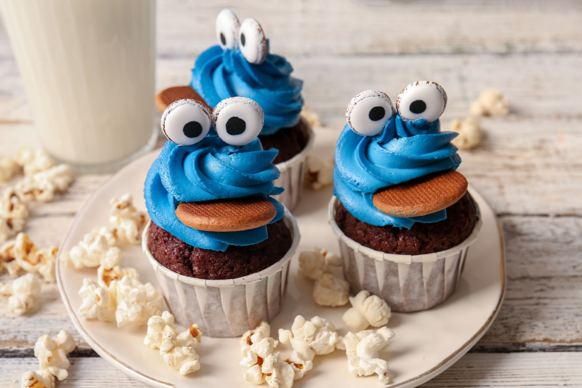 Monsterhafte Halloween Cupcakes aus Schokomuffins