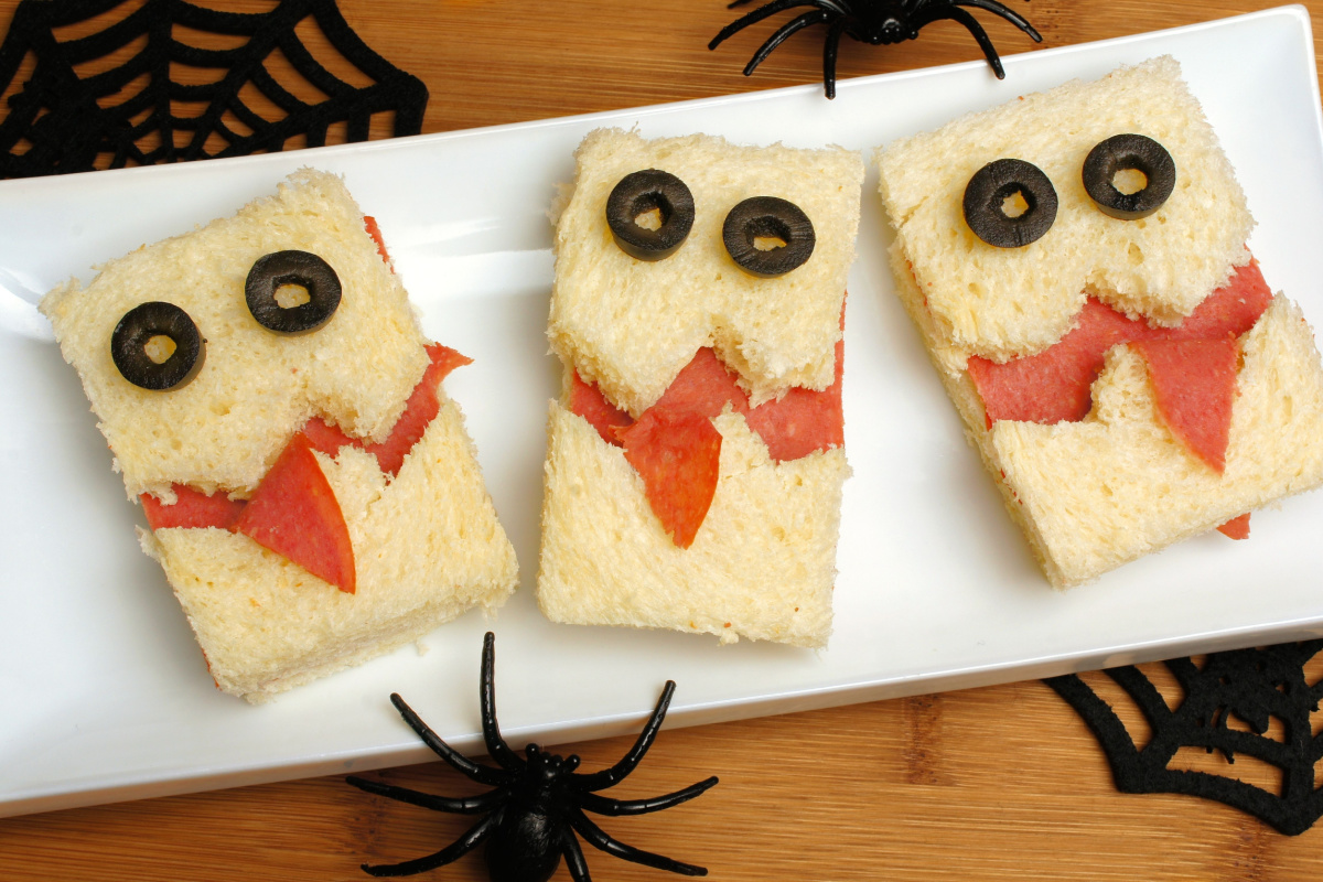 Schrecklicher Halloween Snack aus Monsterbroten