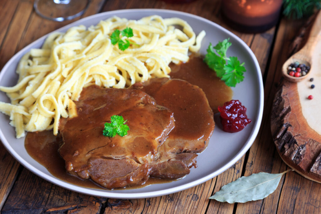 Winterlicher Wildschweinbraten mit Spätzle