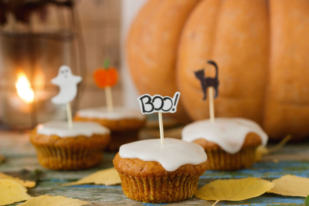 Zuckersüße Halloween Muffins mit Zuckerglasur