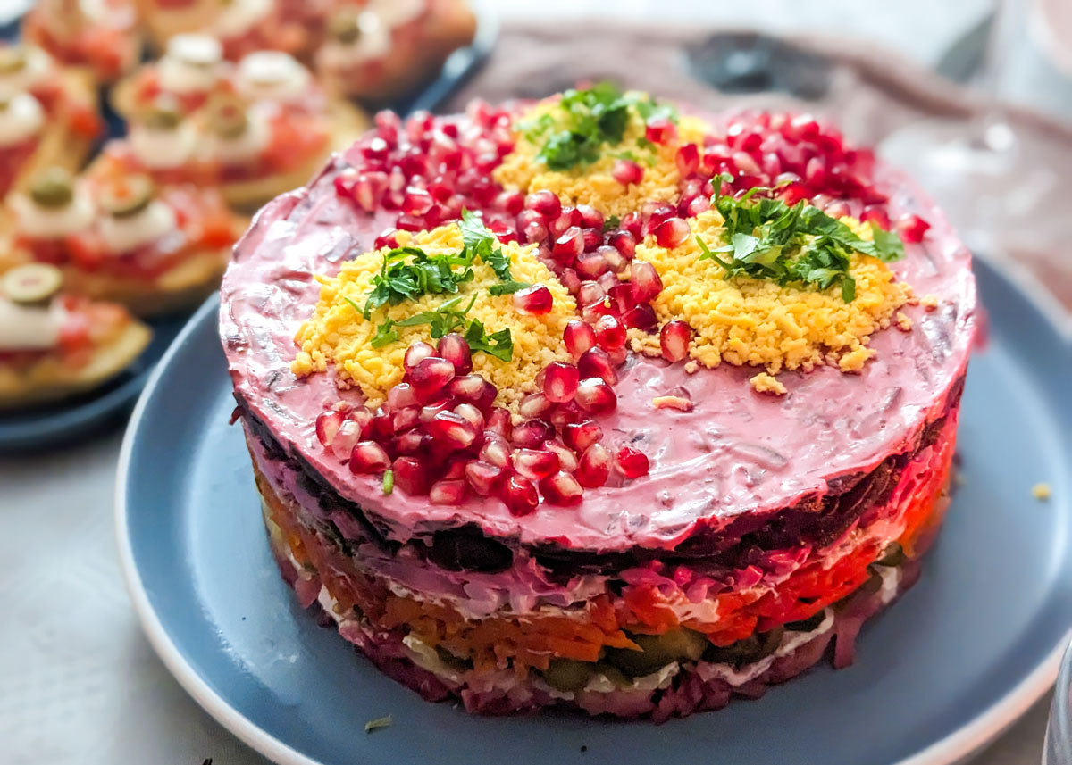 Blutiger Halloween-Salat mit roter Beete