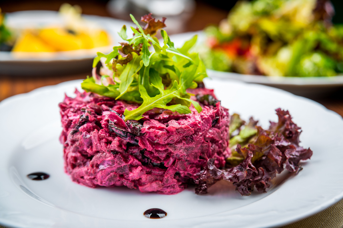 Cremig, süßer Rote-Beete-Salat mit Mayonnaise