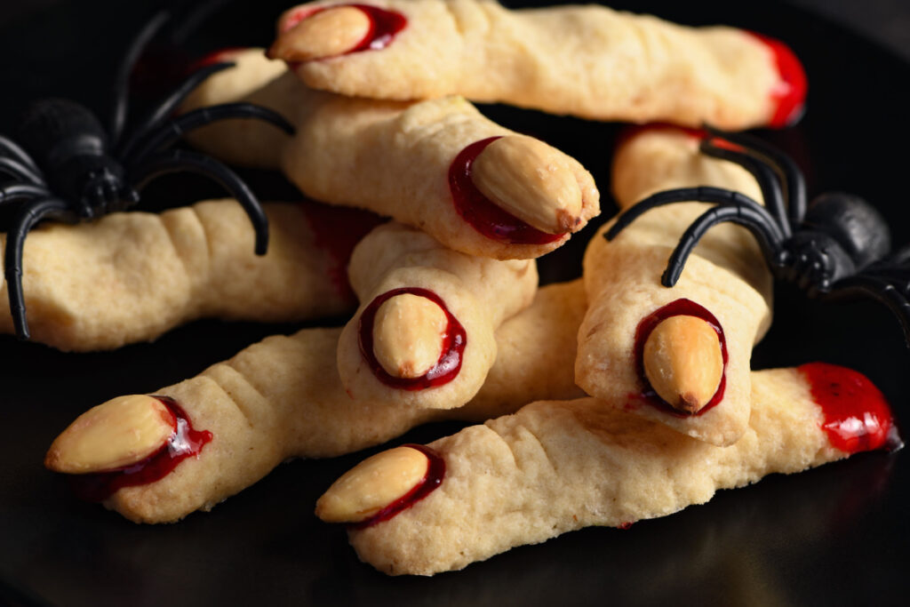 Gruselige Hexenfinger Buttrige Finger mit blutiger Marmelade