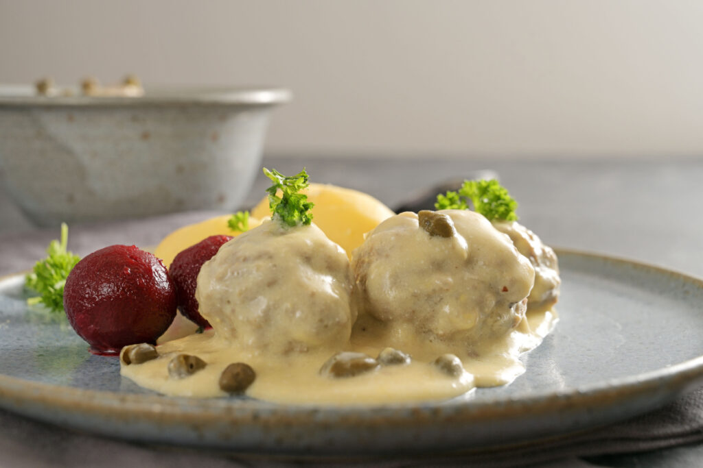 Königsberger Klopse in Weißweinsoße