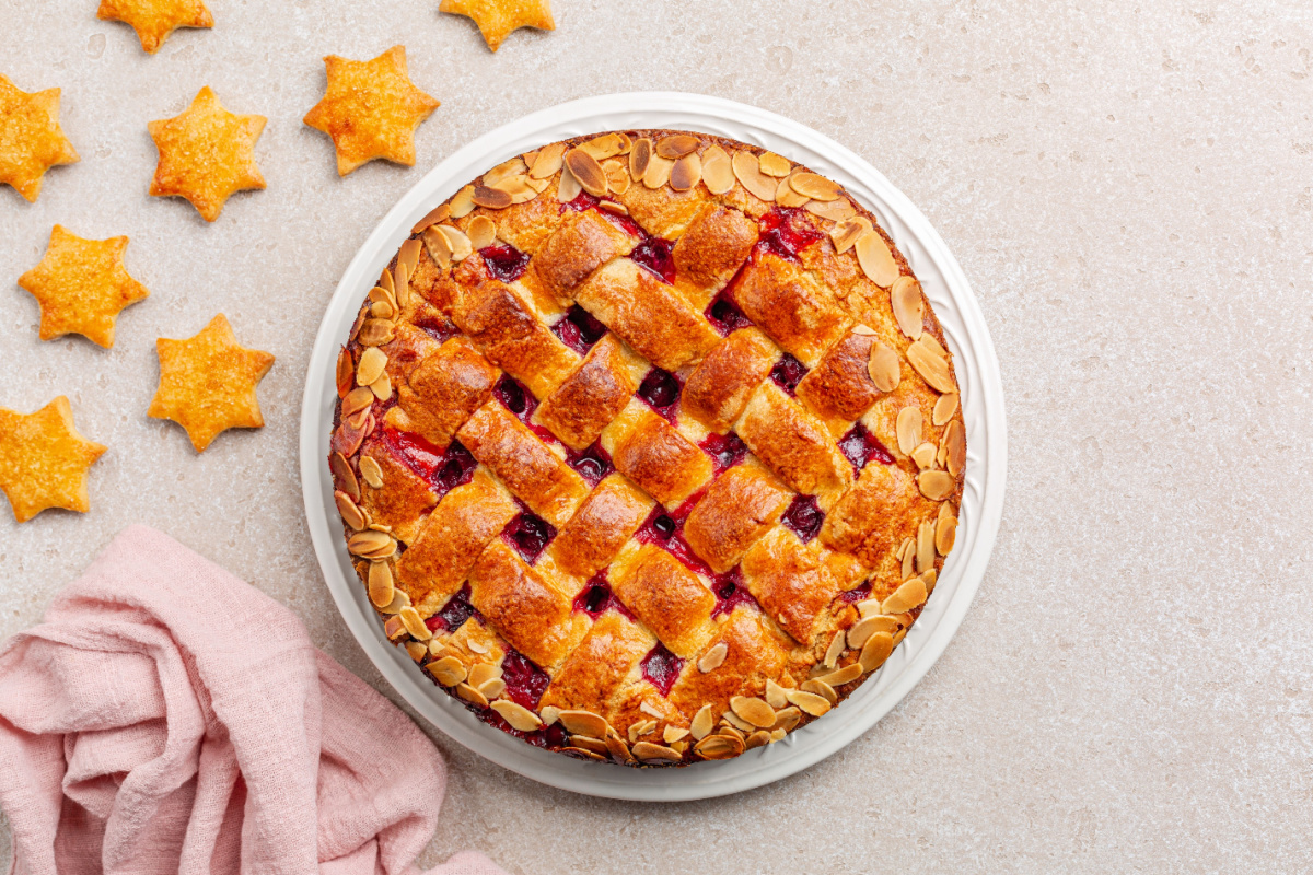 Weihnachtliche Linzertorte mit Himbeermarmelade