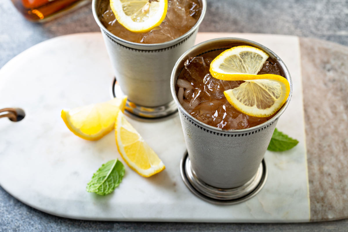 Whiskey Cola Cocktail zu Silvester
