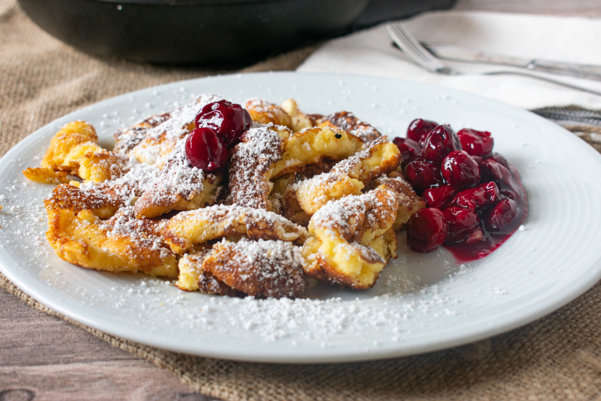 Kulinarischer Kaisertraum Kaiserschmarrn mit heißer Kirschverführung