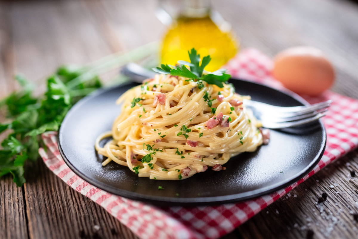 Spaghetti Carbonara mit Pancetta und Parmesan