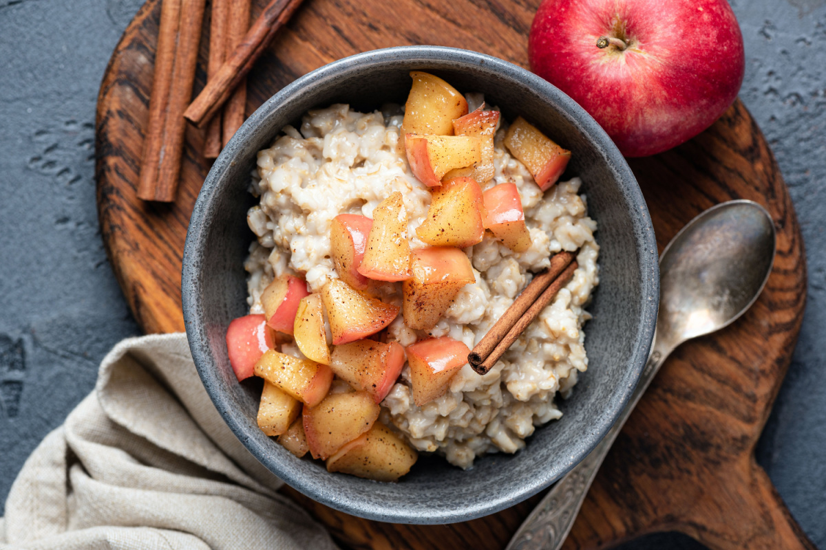 Aromatischer Bratapfel Porridge mit Zimt