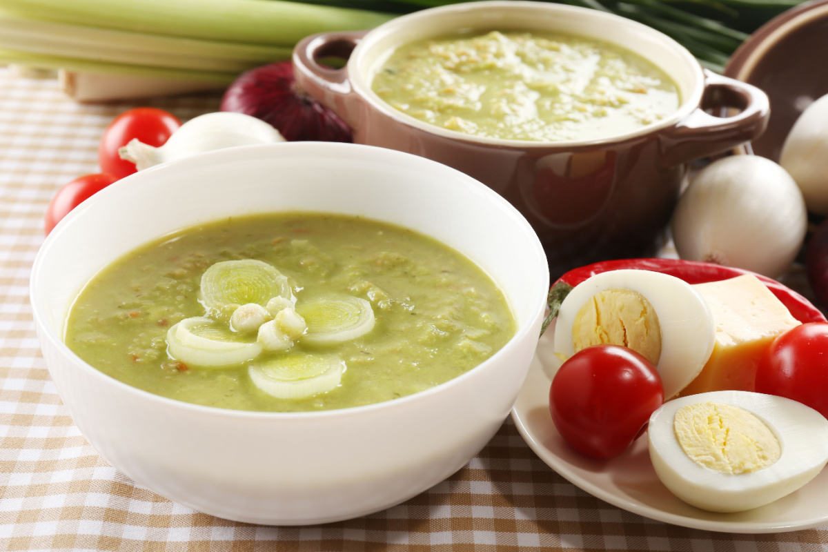 Cremige Käsesuppe mit Porree und Kartoffeln