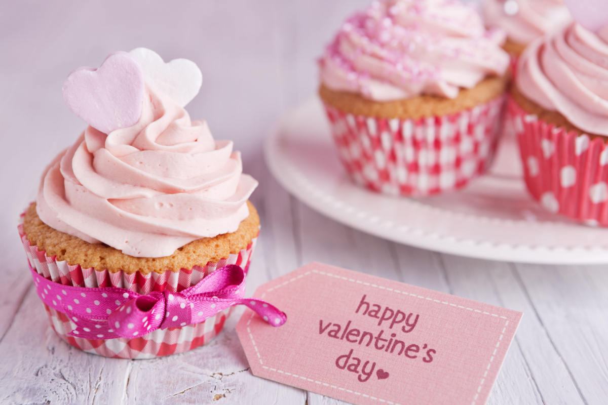 Cupcakes der Liebe Zarte Vanille-Cupcakes zum Valentinstag