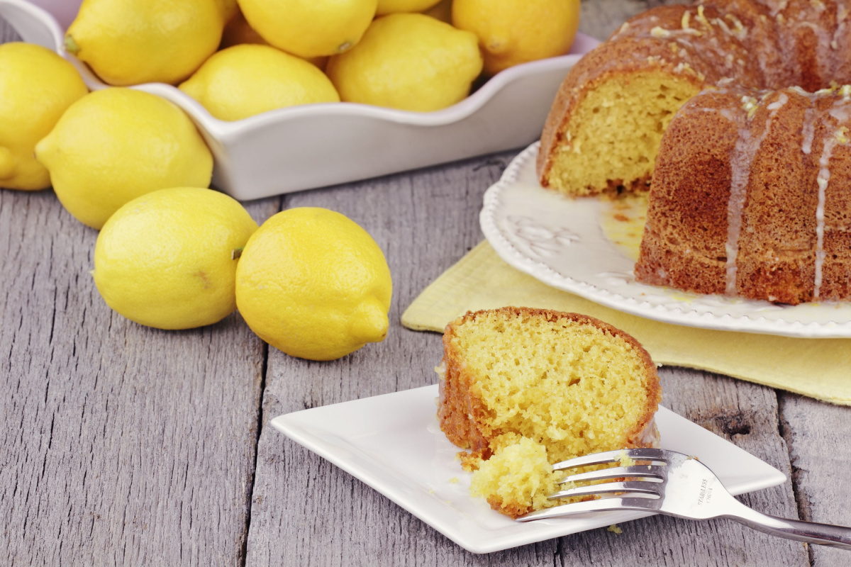 Fruchtiger Zitronenkuchen mit Zuckerguss