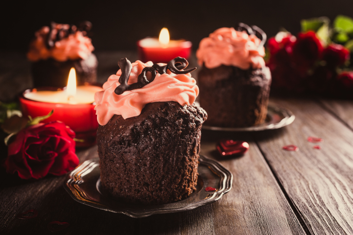 Süße Schokomuffins mit Himbeeren zum Valentinstag