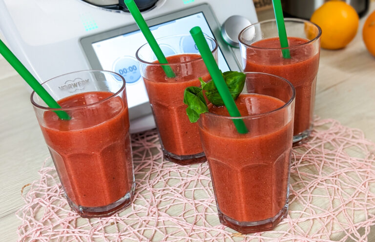 Sommerlicher Erdbeer-Basilikum-Smoothie im Thermomix®