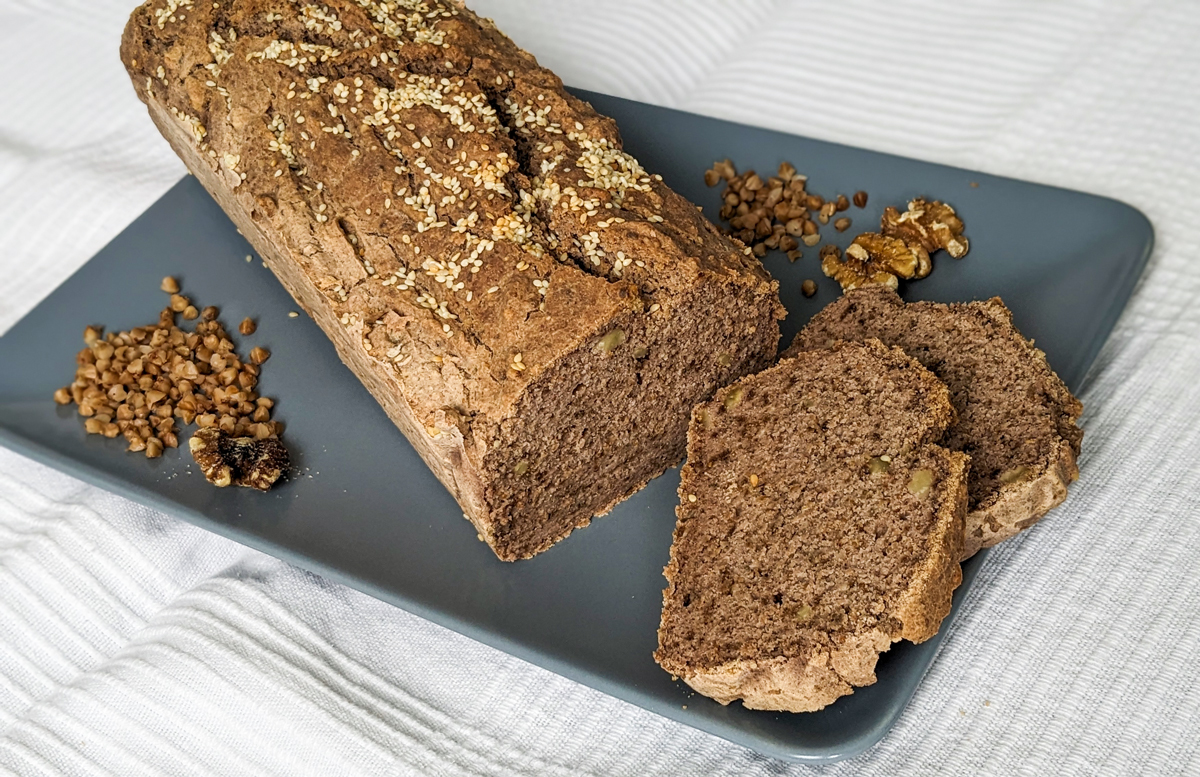 Glutenfreies Buchweizenbrot mit Walnüssen und Chiasamen