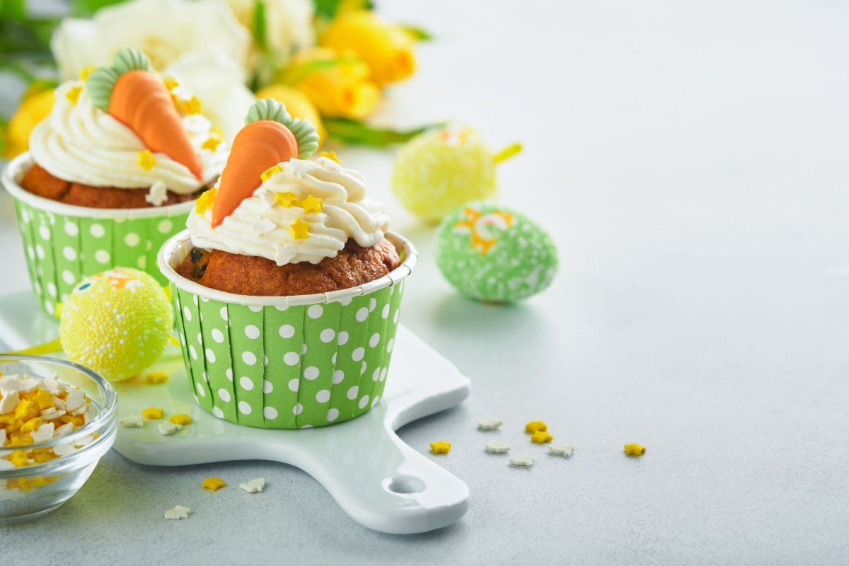 Ostergebäck aus Muffins mit Karotten und Creme