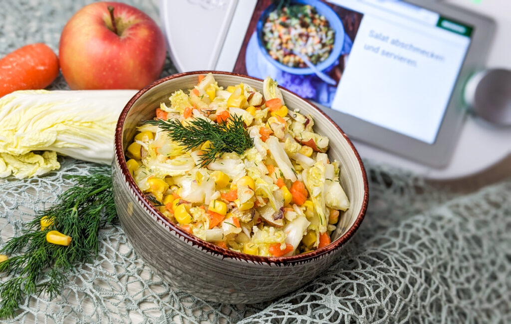 Schneller Chinakohl-Salat mit Möhren im Thermomix®