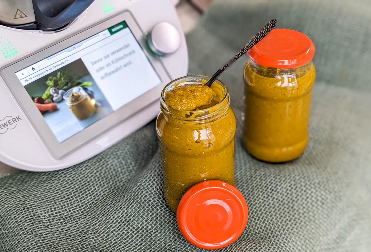 Selbstgemachte Gewürzpaste für Gemüsebrühe im Thermomix®