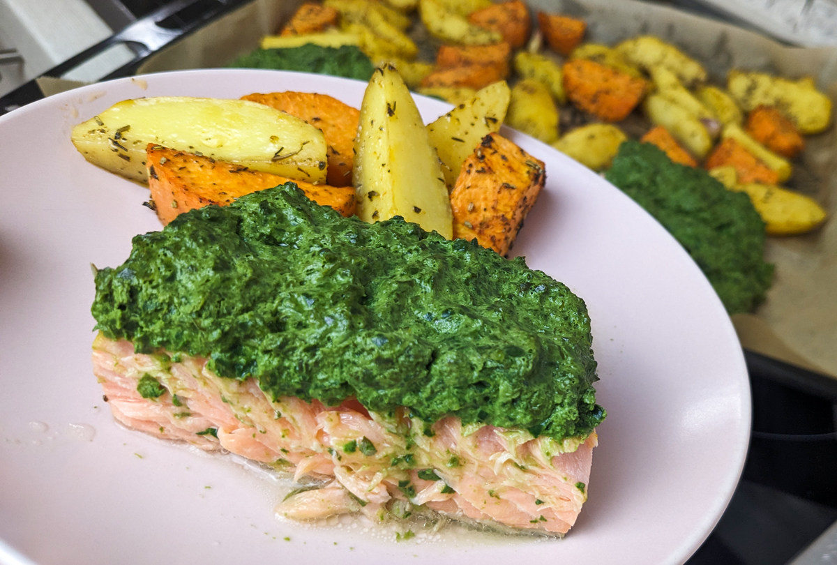 Zarter Lachs mit cremigen Spinat und Kartoffeln