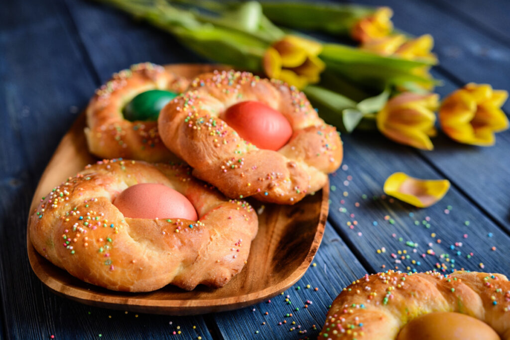 Zitronige Osterkränze aus Hefeteig zum Brunch