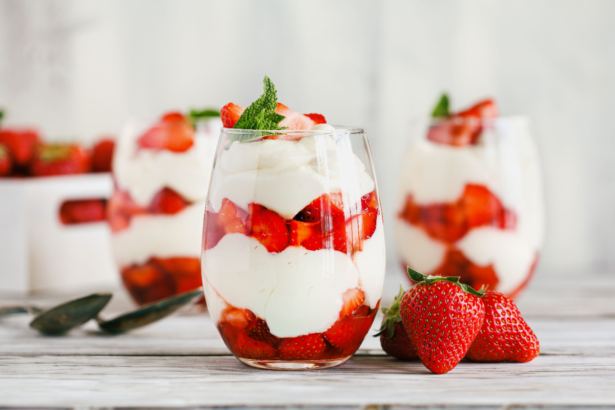 Erdbeer Dessert mit Quark im Glas Fruchtig frisch