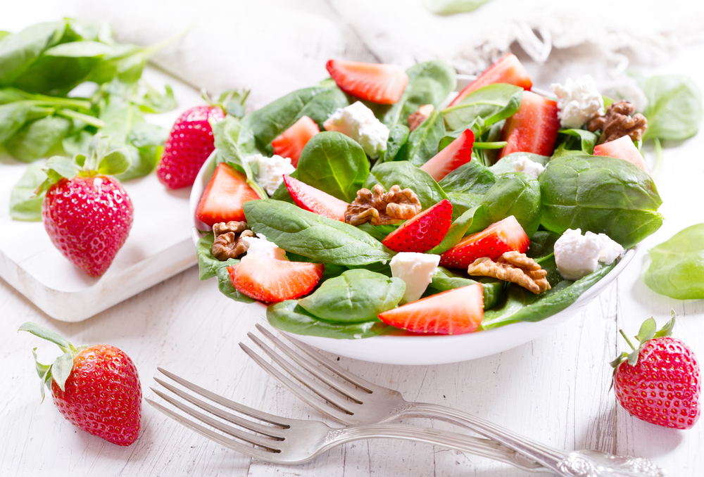 Erdbeeren in der Salatküche Kreative Rezeptideen für Salate