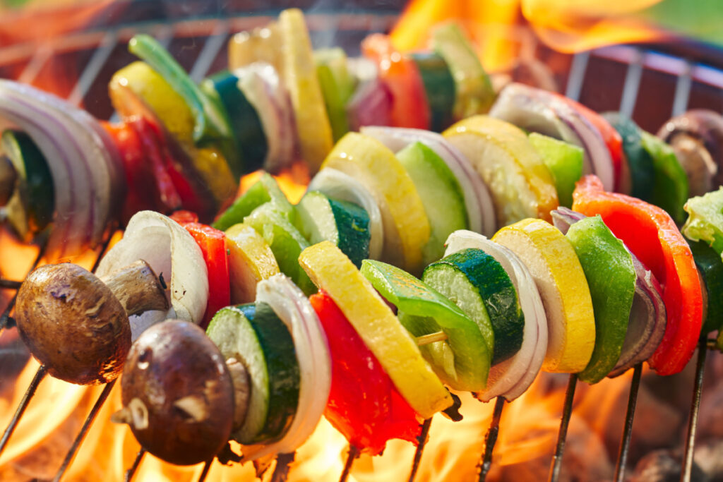 Gemüsespieße vom Grill Perfekte Beilage für Grillpartys