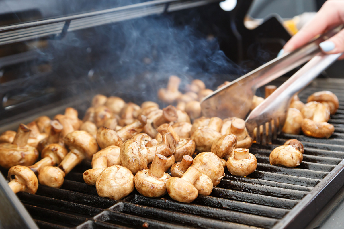 Lecker Champignons mit Knoblauch grillen