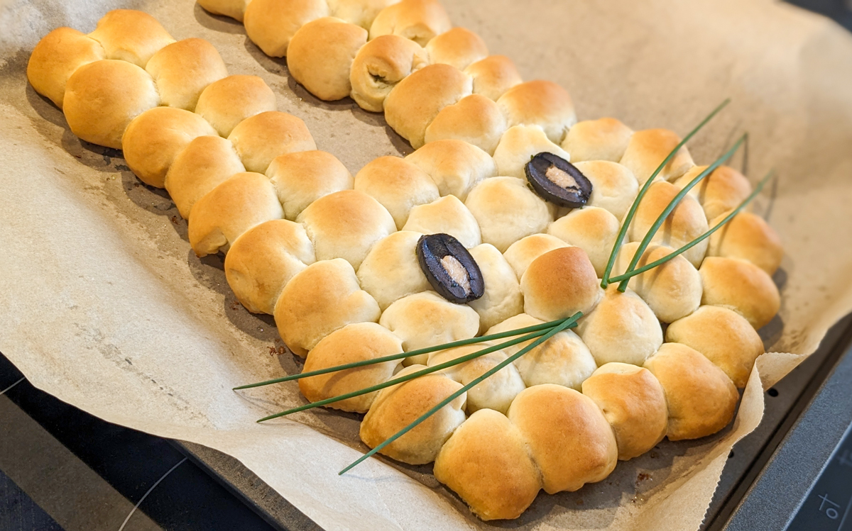 Osterhase aus Hefeteig Niedliches Backvergnügen zu Ostern