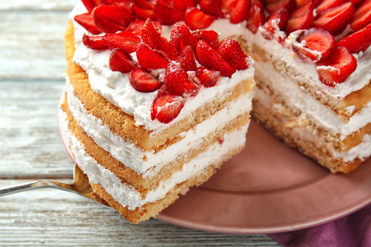 Sommerlicher Hochgenuss Erdbeertorte mit Sahnecreme