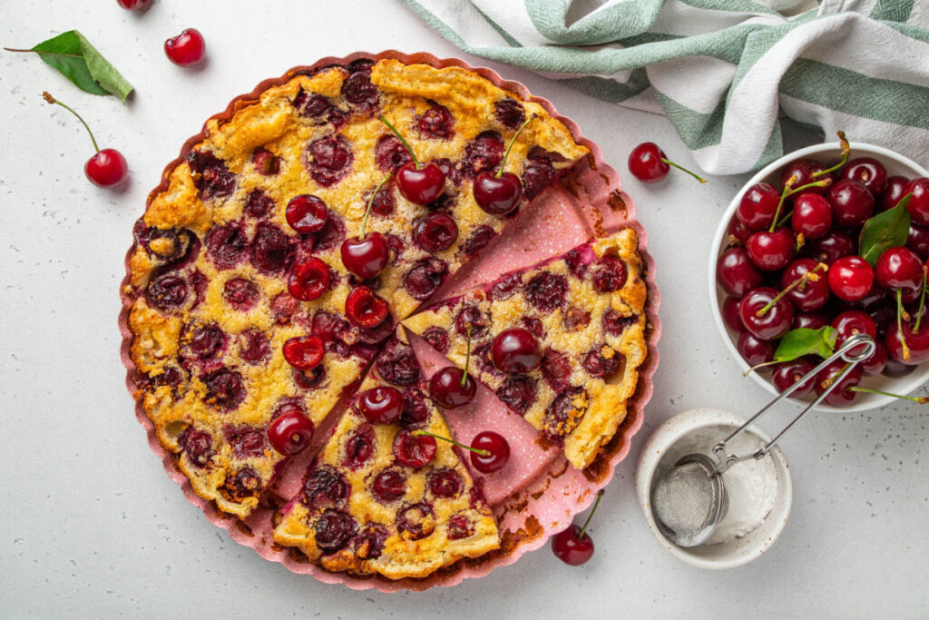 Fruchtiger Genuss Clafoutis mit frischen Kirschen