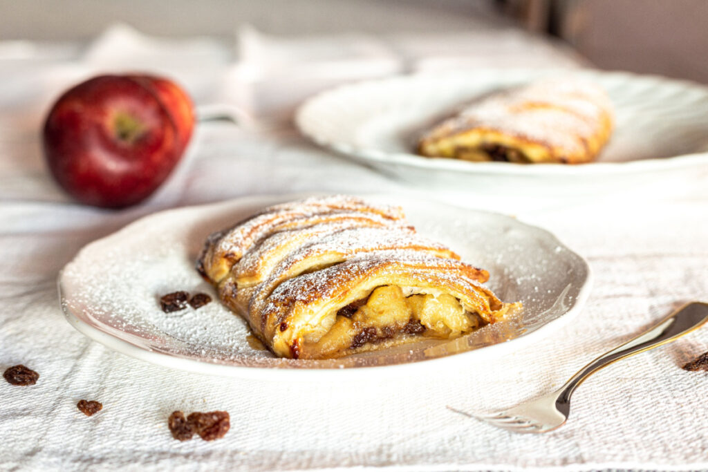 Apfelstrudel mit Rosinen Ein Klassiker mit Wiener Charme